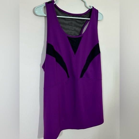 Livi sz 22–24 athleisure top in plum and black. Like new - Picture 6 of 11